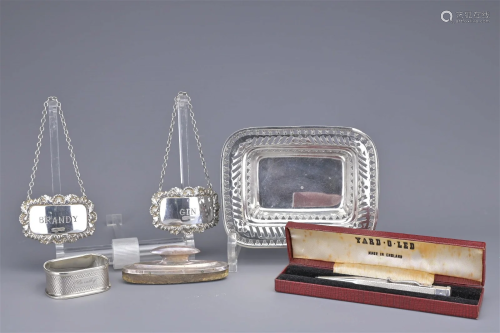 A GROUP OF SILVER HALLMARKED ITEMS