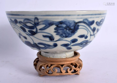 A 17TH CENTURY CHINESE BLUE AND WHITE PORCELAIN BOWL Ming. 1...