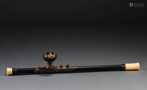 A Chinese Chinese Organic Stone Inlaid Cigarette Pipe