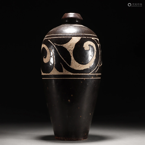 A Chinese Cizhou-type Vase Meiping