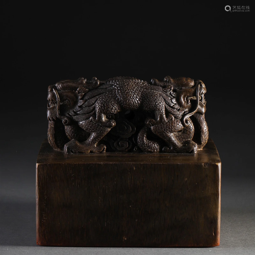 A Chinese Carved Aloes-wood Seal