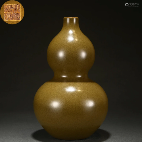 A Chinese Tea-dust Glaze Double Gourds Vase