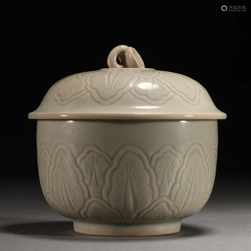 A Chinese Yue-ware Bowl with Cover