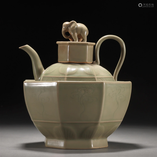 A Chinese Yue-ware Ewer