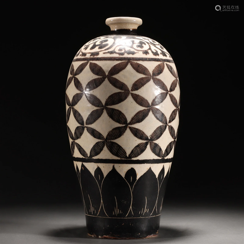 A Chinese Cizhou-type Pottery Vase Meiping