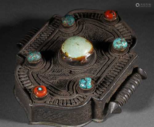 A Tibetan Hard-stones Inlaid Silver Amulet Box