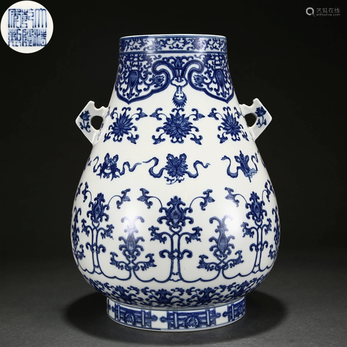 A Chinese Blue and White Vase Zun