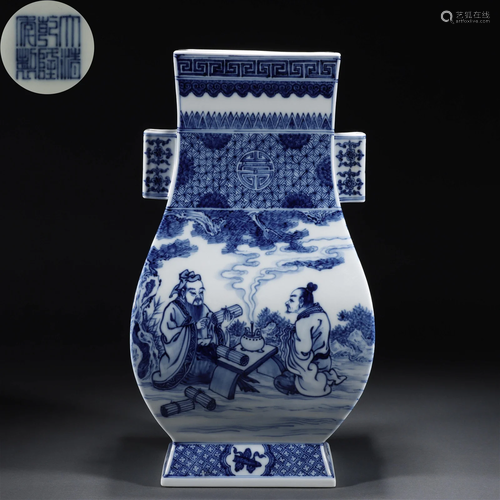 A Chinese Blue and White Landscape Arrow Vase