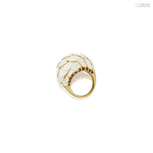 A GOLD AND ENAMEL RING