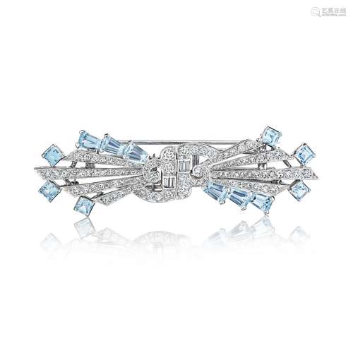 AN AQUAMARINE AND DIAMOND CLIP BROOCH