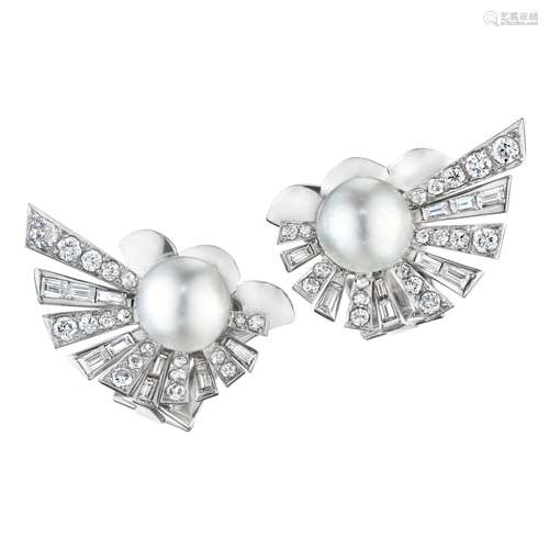 【¤】A PAIR OF CULTURED PEARL AND DIAMOND EARCLIPS