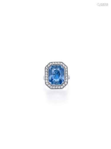 【¤】A CEYLON SAPPHIRE AND DIAMOND RING