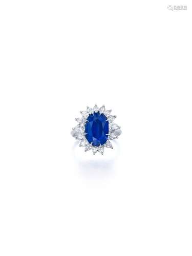 A CEYLON SAPPHIRE AND DIAMOND RING