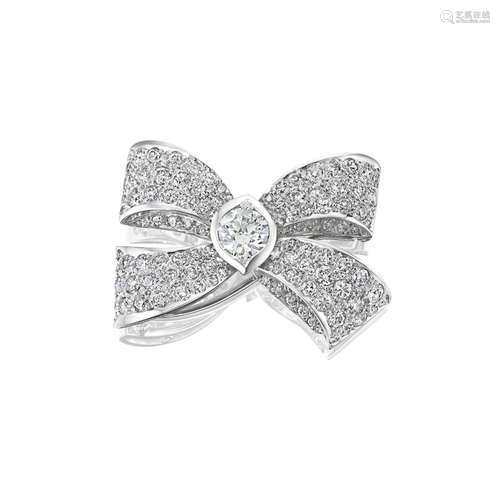 A DIAMOND BROOCH