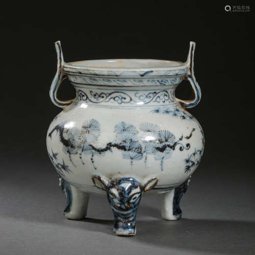 CHINESE QING DYNASTY BLUE AND WHITE BINAURAL TRIPOD STOVE