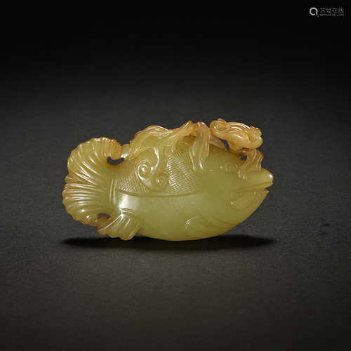 CHINESE QING DYNASTY HETIAN JADE FISH