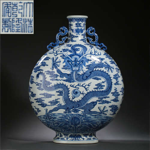 CHINA QING DYNASTY QIANLONG PERIOD BLUE AND WHITE DRAGON PAT...