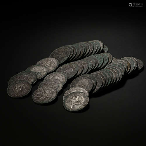 A SET OF 20TH CENTURY CHINESE PURE SILVER COINS