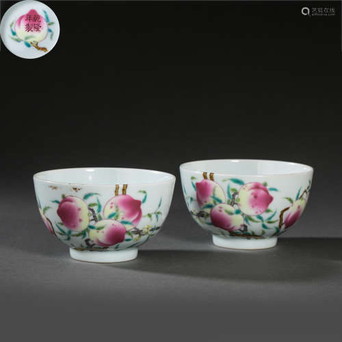 PAIR OF CHINESE QING DYNASTY SHOU TAO PATTERN BOWLS