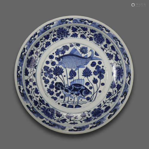 CHINESE YUAN DYNASTY BLUE AND WHITE PORCELAIN PLATE