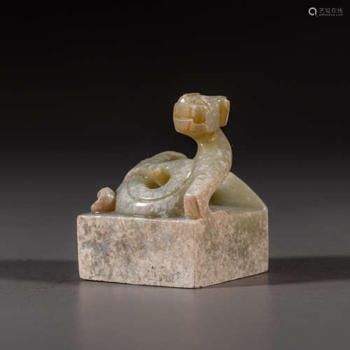 China Han Dynasty Hetian jade auspicious beast