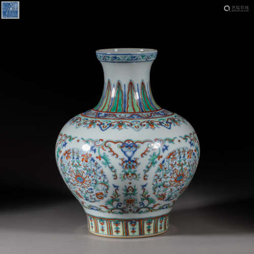 China Qing Dynasty Qianlong style colorful porcelain vase