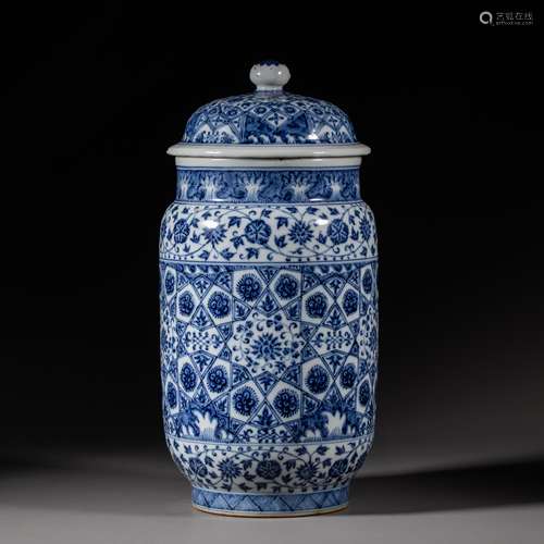 China Ming Dynasty blue and white porcelain jar