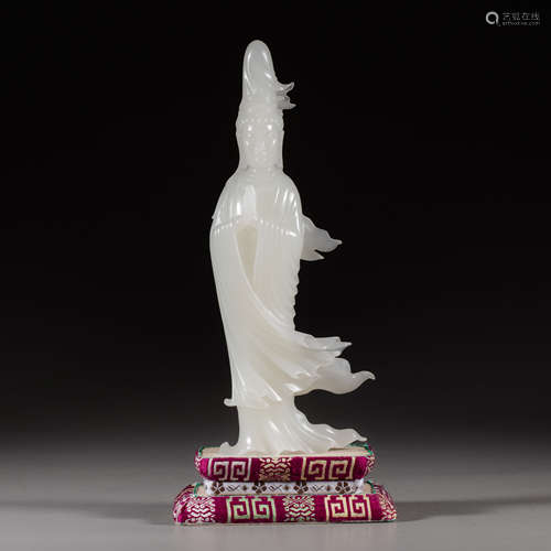 China Qing Dynasty Guanyin Buddha statue made of Hetian whit...