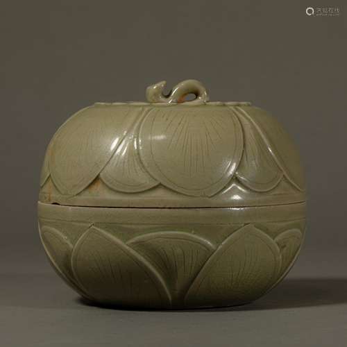 China Song Dynasty Yue Kiln Hand Holding Box