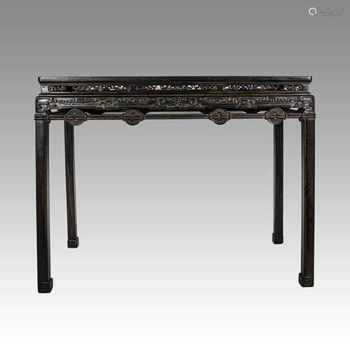 China Qing Dynasty Table made of rosewood