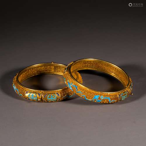 China Qing Dynasty A set of gilt bronze bracelets