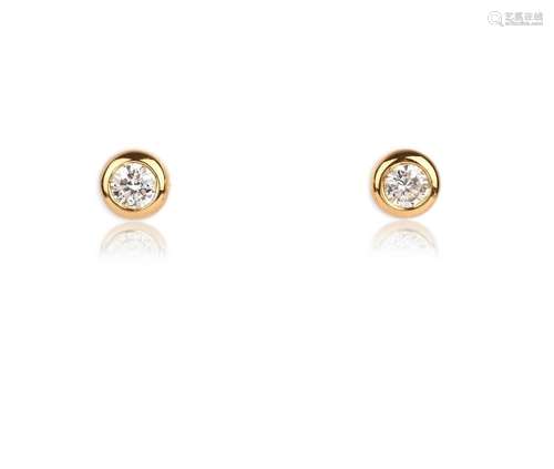 Une paire de boucles d'oreilles en diamant, chacune conçue c...