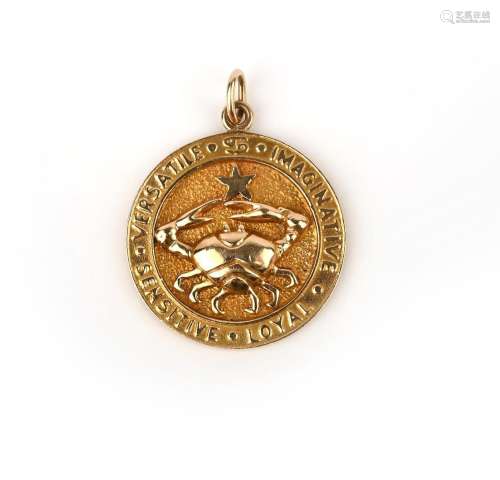 Un pendentif en or pour le zodiaque, vers 1952, le médaillon...