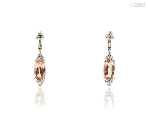 Une paire de boucles d'oreilles en morganite et diamant, de ...