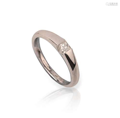 Bague solitaire en diamant, le diamant taille princesse pèse...