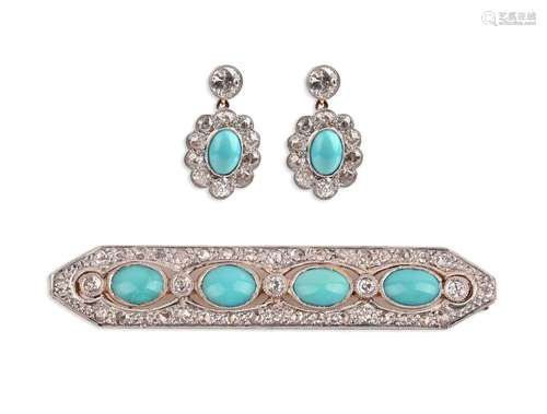 Paire de boucles d'oreilles et broche en turquoise et diaman...