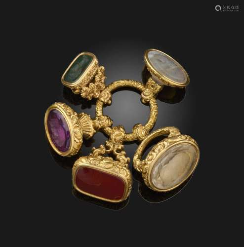 Un anneau fendu en or du début du 19e siècle, avec cinq scea...