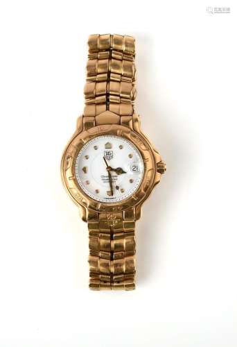 Une montre-bracelet chronomètre en or 18 ct pour homme, Tag ...