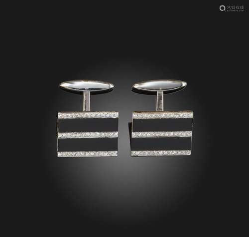 Paire de boutons de manchette en diamant et onyx par Kutchin...