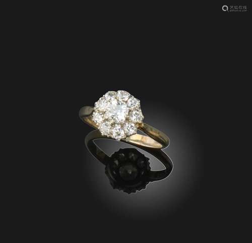 Bague en grappe de diamants, le diamant ancien de forme cous...