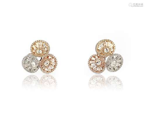 Paire de boucles d'oreilles en diamant blanc et de couleur f...