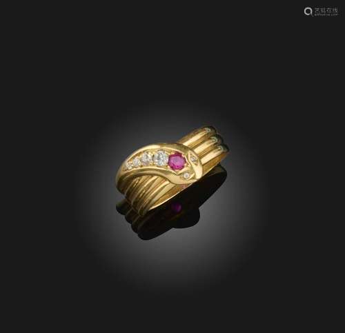 Bague serpent Victorienne en rubis et diamants, sertie de di...