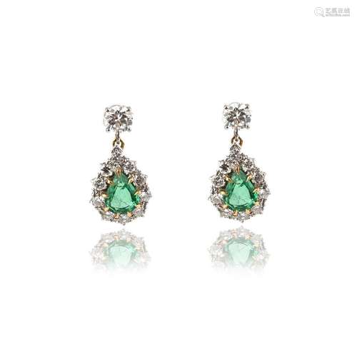 Paire de boucles d'oreilles en émeraude et diamant, chacune ...