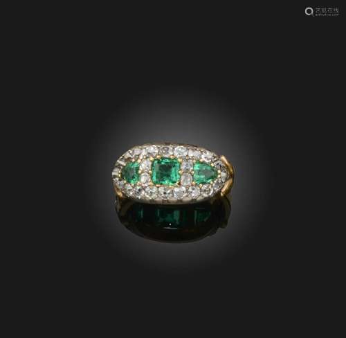 Bague à grappe en pâte verte et diamants du début du 19e siè...