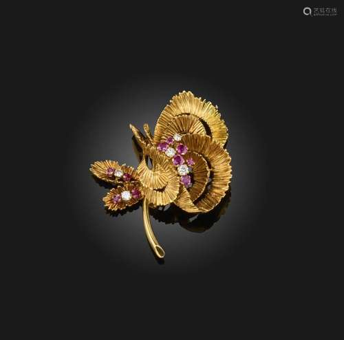 Broche en rubis et diamants, Kutchinsky, 1968, conçue comme ...