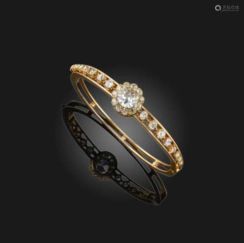 Un bracelet à charnière en or victorien serti de diamants, l...