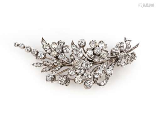 Une broche victorienne en diamant, conçue comme un bouquet d...