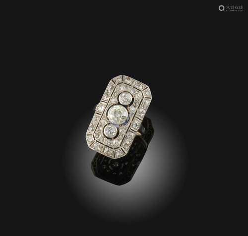 Bague en or blanc sertie de diamants, vers 1920, conçue comm...