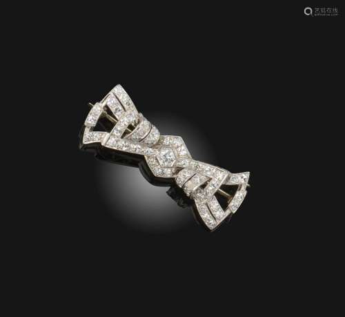 Broche en forme d'arc en diamant du début du 20e siècle par ...