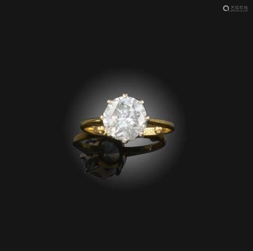 Une bague solitaire en diamant, sertie d'un diamant taille b...